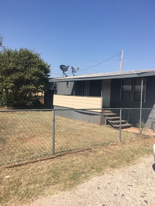 140 Apache Rd, Tye, TX, 79563-2500 | Card Image