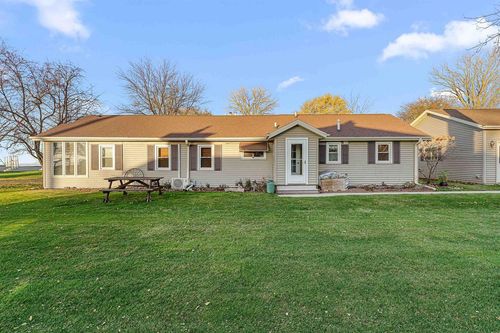 N8464 Minawa Beach Road, TAYCHEEDAH, WI, 54937 | Card Image