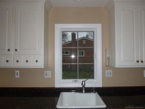 281 Reitman Ct, Rochester Hills, MI, 48307-1142 | Card Image