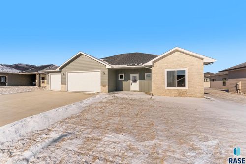 4904 E 65th St Street, Sioux Falls, SD, 57108 | Card Image