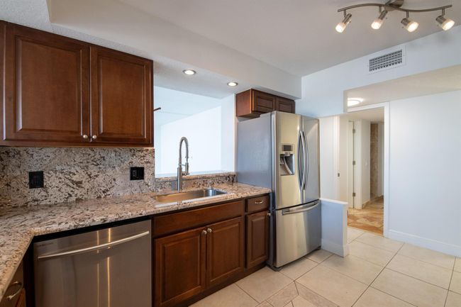 APT-1134 - 122 Lakeshore Dr, Condo with 2 bedrooms, 2 bathrooms and null parking in North Palm Beach FL | Image 16
