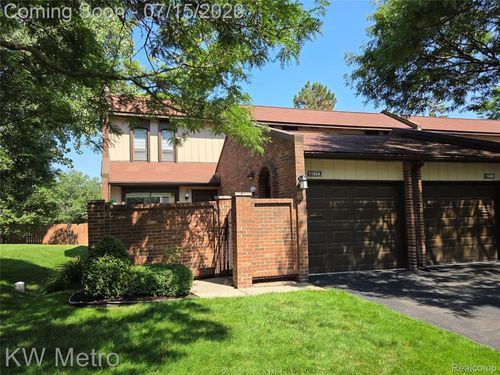 a-1105 Kirts Blvd, Troy, MI, 48084-4872 | Card Image