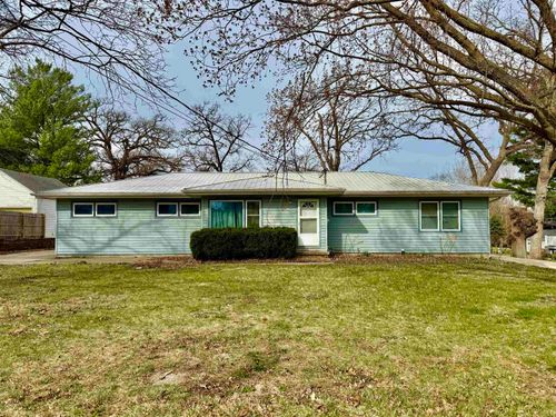 420-422 S Hackett Rd, Waterloo, IA, 50701-5629 | Card Image