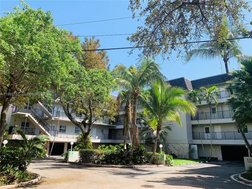 apt-105-6815 Edgewater Dr, Coral Gables, FL, 33133-7001 | Card Image