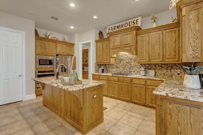 11562 Avondale Dr, House other with 3 bedrooms, 3 bathrooms and null parking in Frisco TX | Image 6