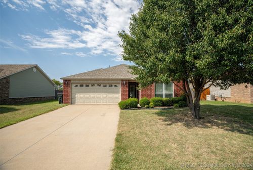 10827 E 123rd Street N, Collinsville, OK, 74021 | Card Image