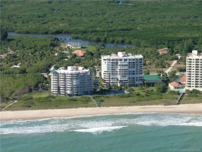 302 - 3880 N A1 A Highway, Condo with 2 bedrooms, 2 bathrooms and 1 parking in Hutchinson Island FL | Image 1