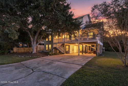 106 Se 44th St, Oak Island, NC, 28465-5557 | Card Image