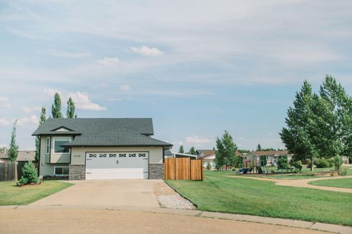 6702 43 Avenue Close, Stettler, AB, T4K1K6 | Card Image