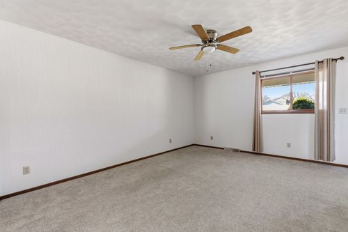 2-4704 9th St, East Moline, IL, 61244-4445 | Card Image
