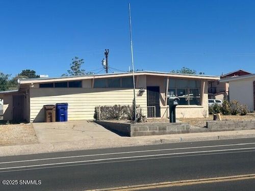 1735 E Madrid Ave, Las Cruces, NM, 88001-2051 | Card Image