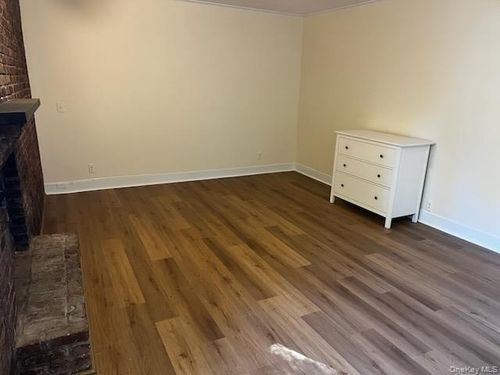 back-20 Oyster Bay Rd, Locust Valley, NY, 11560-2327 | Card Image