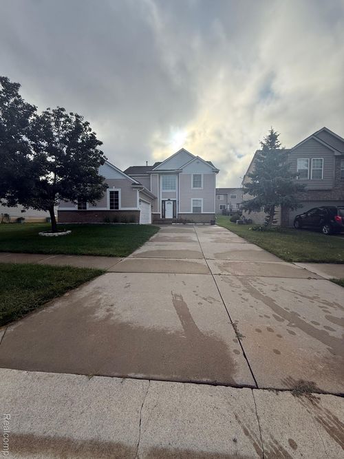 321 Tom Ave, Pontiac, MI, 48341-1056 | Card Image