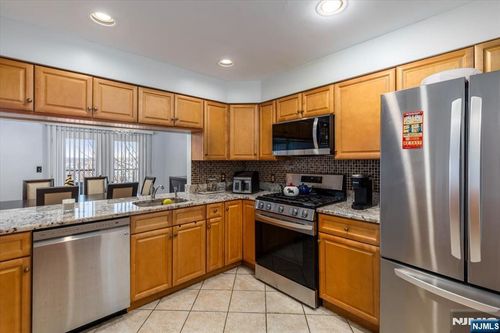 2 Crystal Ln, Paterson, NJ, 07501-3370 | Card Image