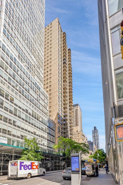 14e-211 E 46th St, New York, NY, 10017-2935 | Card Image