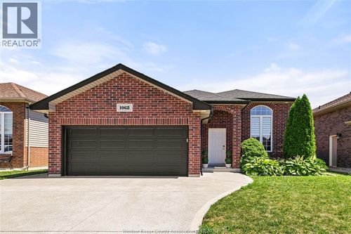 1068 Thunderbay Ave, Windsor, ON, N8P0C1 | Card Image