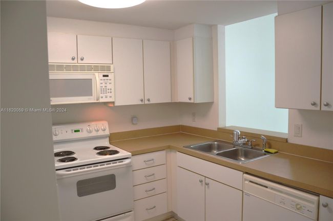 APT-812 - 1250 S Miami Ave, Condo with 1 bedrooms, 2 bathrooms and null parking in Miami FL | Image 21