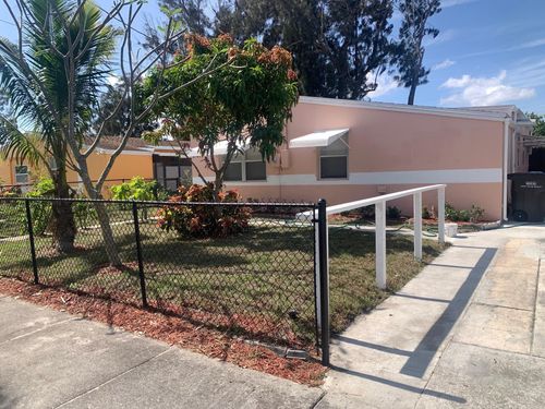 5701 Pinewood Ave, WEST PALM BEACH, FL, 33407-2543 | Card Image