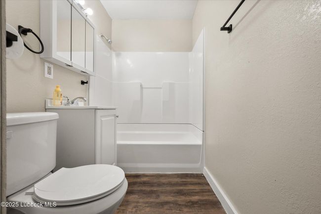 bathoom | Image 13