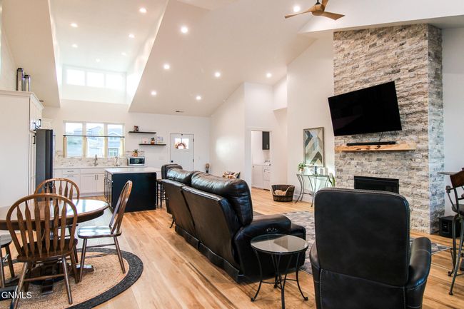 8127 Hawktree Dr, Townhouse with 3 bedrooms, 2 bathrooms and null parking in Bismarck ND | Image 20