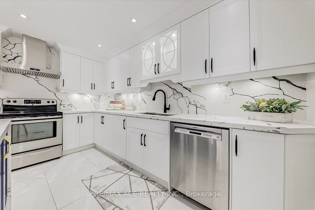 1579 Heathside Cres, House other with 7 bedrooms, 6 bathrooms and 4 parking in Pickering ON | Image 13