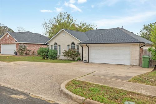 2511 Westwood Main Dr, Bryan, TX, 77807-2608 | Card Image