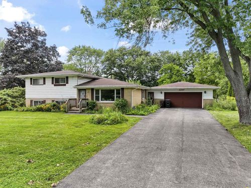 2257 Shannondale Dr, Libertyville, IL, 60048-1149 | Card Image