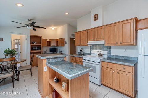 524-8401 S Kolb Rd, Tucson, AZ, 85756-9611 | Card Image