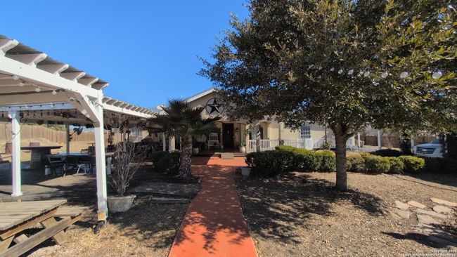 670 Quail Run, House other with 4 bedrooms, 3 bathrooms and null parking in Lytle TX | Image 16