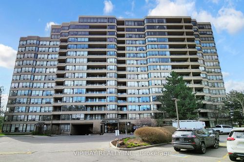 524-32 Clarissa Dr, Richmond Hill, ON, L4C9R7 | Card Image