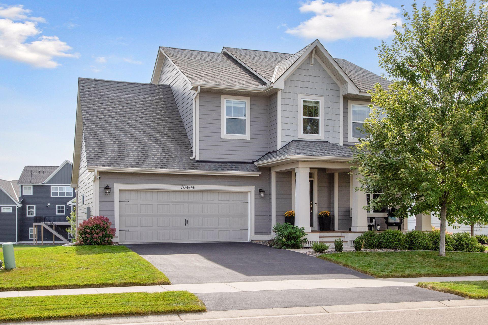 Dunfield Dr, Lakeville, MN 55044