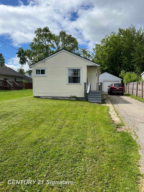 2080 E Schumacher St, Burton, MI, 48529-2434 | Card Image