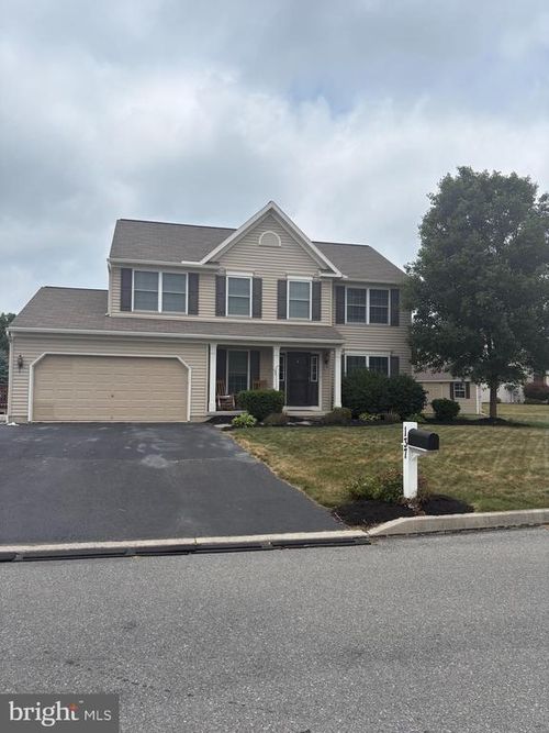 137 Pickwick Cir, PALMYRA, PA, 17078-8654 | Card Image