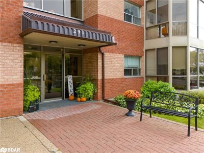 207 - 291 Blake St, Home with 2 bedrooms, 2 bathrooms and 2 parking in Barrie ON | Image 2