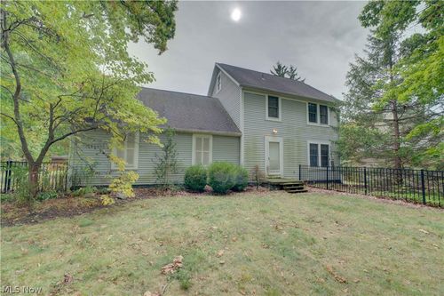 9831 Aldridge Dr, Columbia Station, OH, 44028-9621 | Card Image