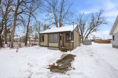 18 Kingsmill St, Fort Erie, ON, L2A4E3 | Card Image