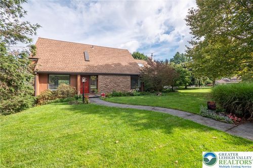 7942 Woodsbluff Run, Upper Macungie Twp, PA, 18051 | Card Image