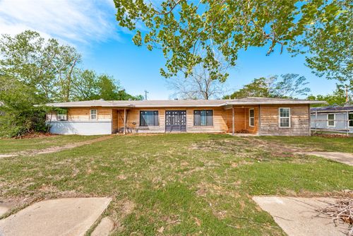 17 Macarthur Dr, Denison, TX, 75020-8321 | Card Image