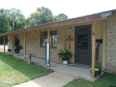 705 Porter Street, House other with 3 bedrooms, 3 bathrooms and null parking in Mineola TX | Image 2