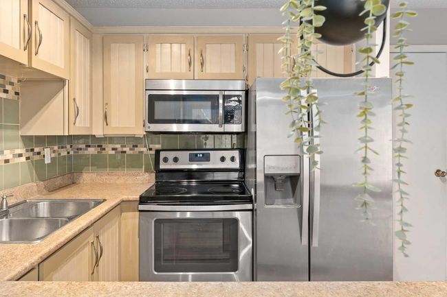 36 - 2323 Oakmoor Dr Sw, Townhouse with 4 bedrooms, 4 bathrooms and 2 parking in Calgary AB | Image 9
