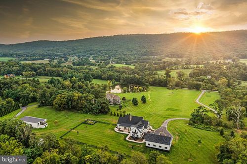 12016 Mountain Rd, LOVETTSVILLE, VA, 20180-2627 | Card Image