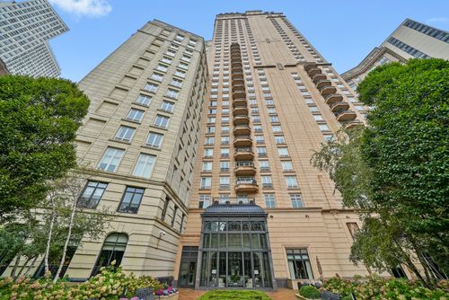 unit-n2103-2550 N Lakeview Ave, Chicago, IL, 60614-1099 | Card Image