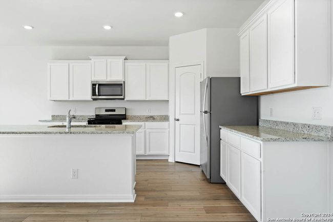 10934 Lafayette Loop, House other with 4 bedrooms, 3 bathrooms and null parking in Converse TX | Image 4