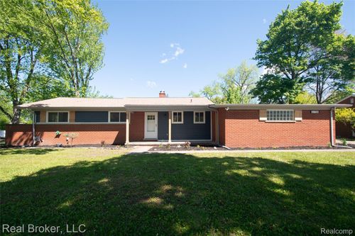 31720 N Marklawn St, Farmington Hills, MI, 48334-2854 | Card Image