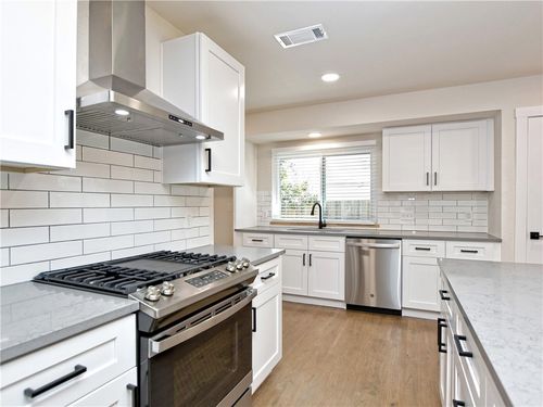 11711 Oak Knoll Dr, Austin, TX, 78759-3830 | Card Image