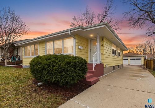 2101 E Willow Leaf St, Sioux Falls, SD, 57110 | Card Image