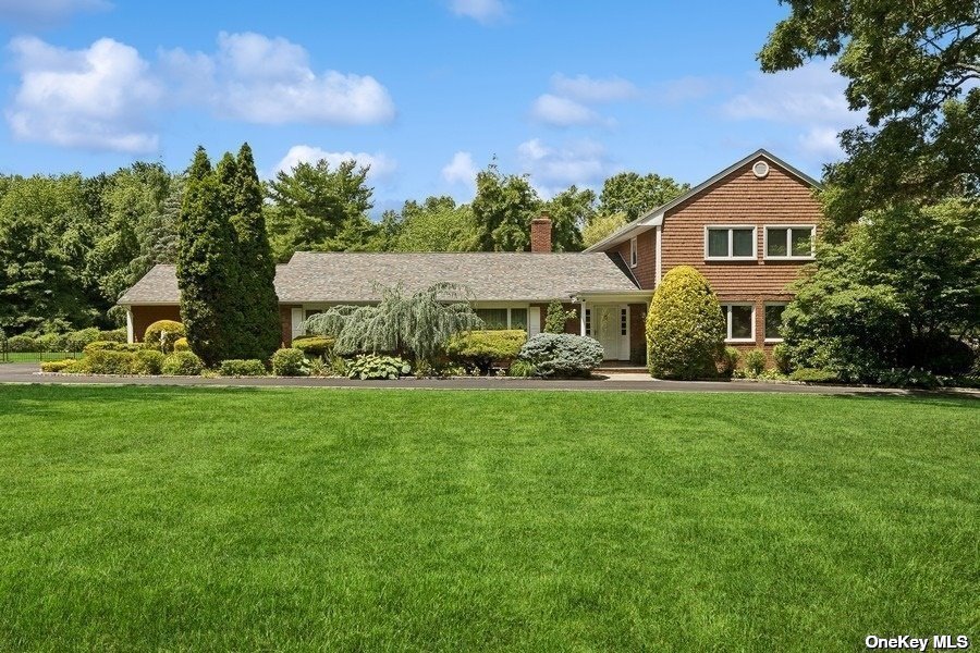 Howard Dr, Syosset, NY 11791