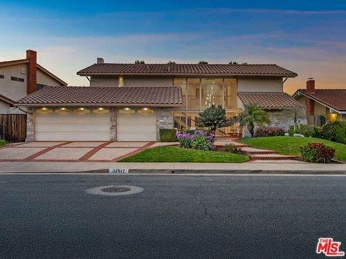 32017 Wallington Ct, Westlake Village, CA, 91361-4136 | Card Image