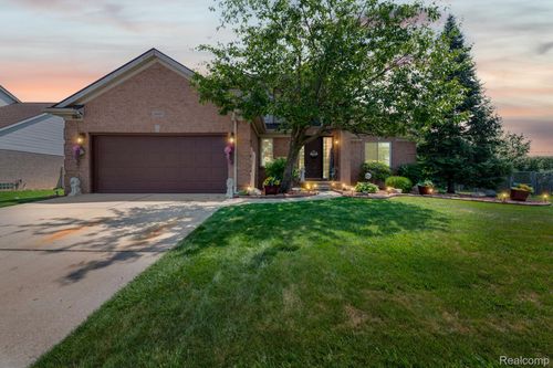 24909 Foxmoor Blvd, Woodhaven, MI, 48183-3792 | Card Image