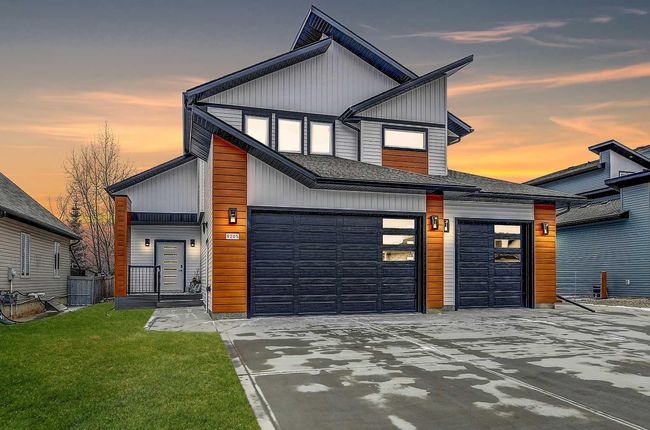 9205 Lakeshore Drive, Home with 5 bedrooms, 3 bathrooms and 8 parking in Grande Prairie AB | Image 2